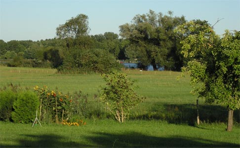 Blick von der Liegewiese auf den Neuendorfer See